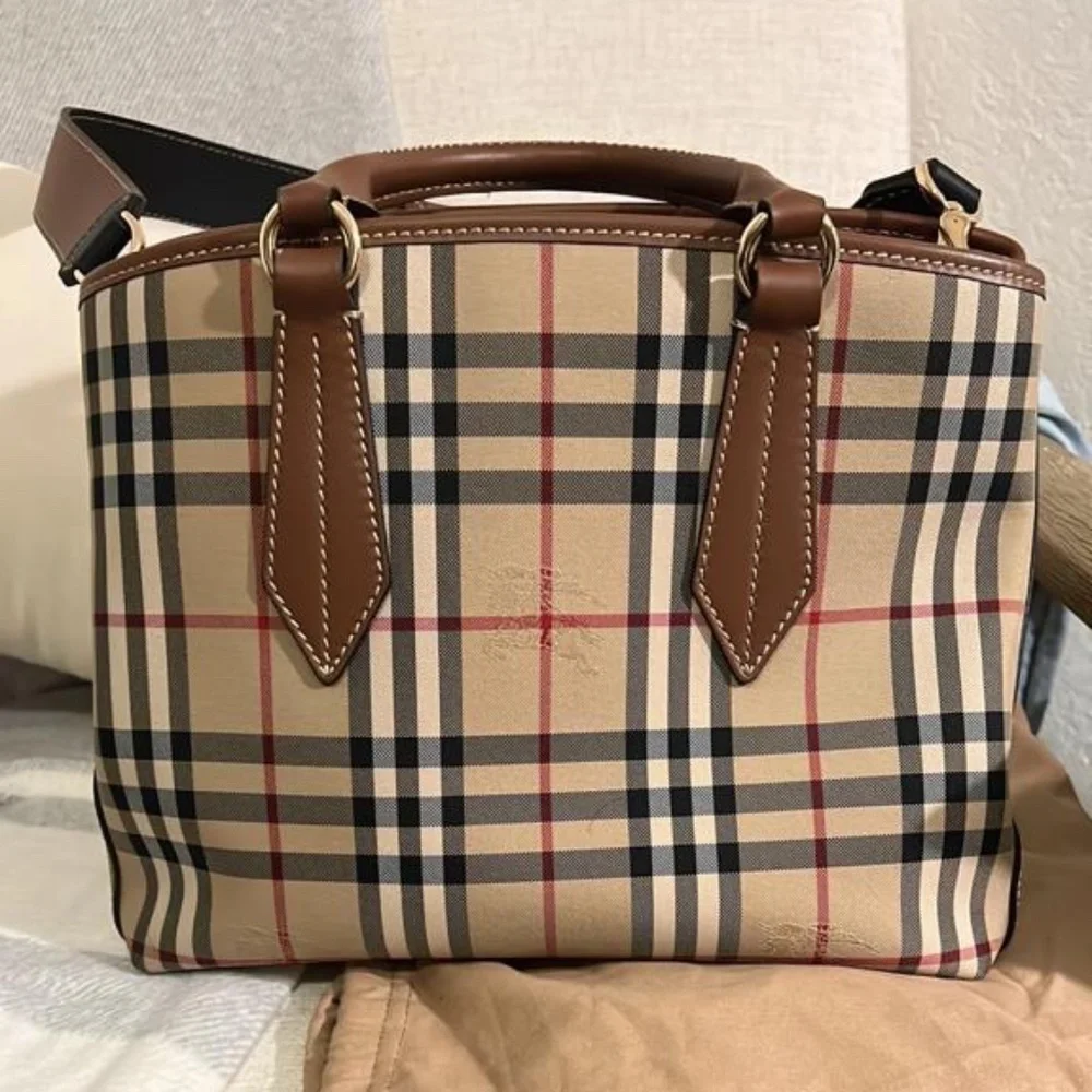 Burberry Shoulder Bag large Almost new - Picture 1 of 6